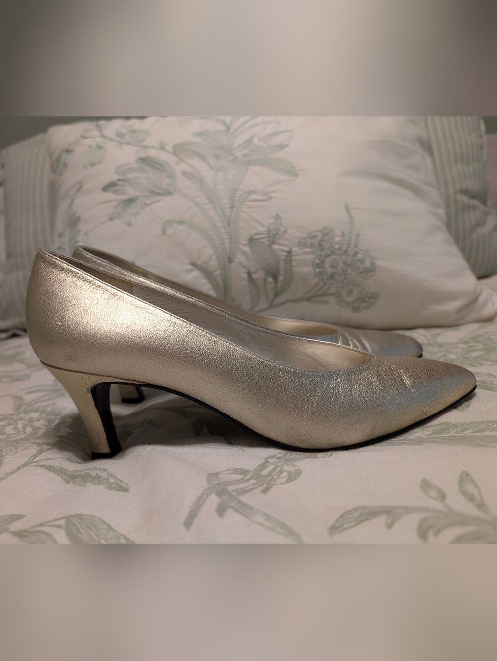 Stuart Weitzman Metallic Champagne Leather Kitten Heel Pointed-Toe Pumps